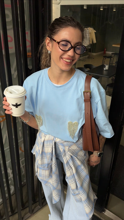 Футболка оверсайз з сердечками з страз