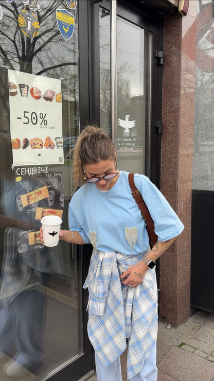 Футболка оверсайз з сердечками з страз