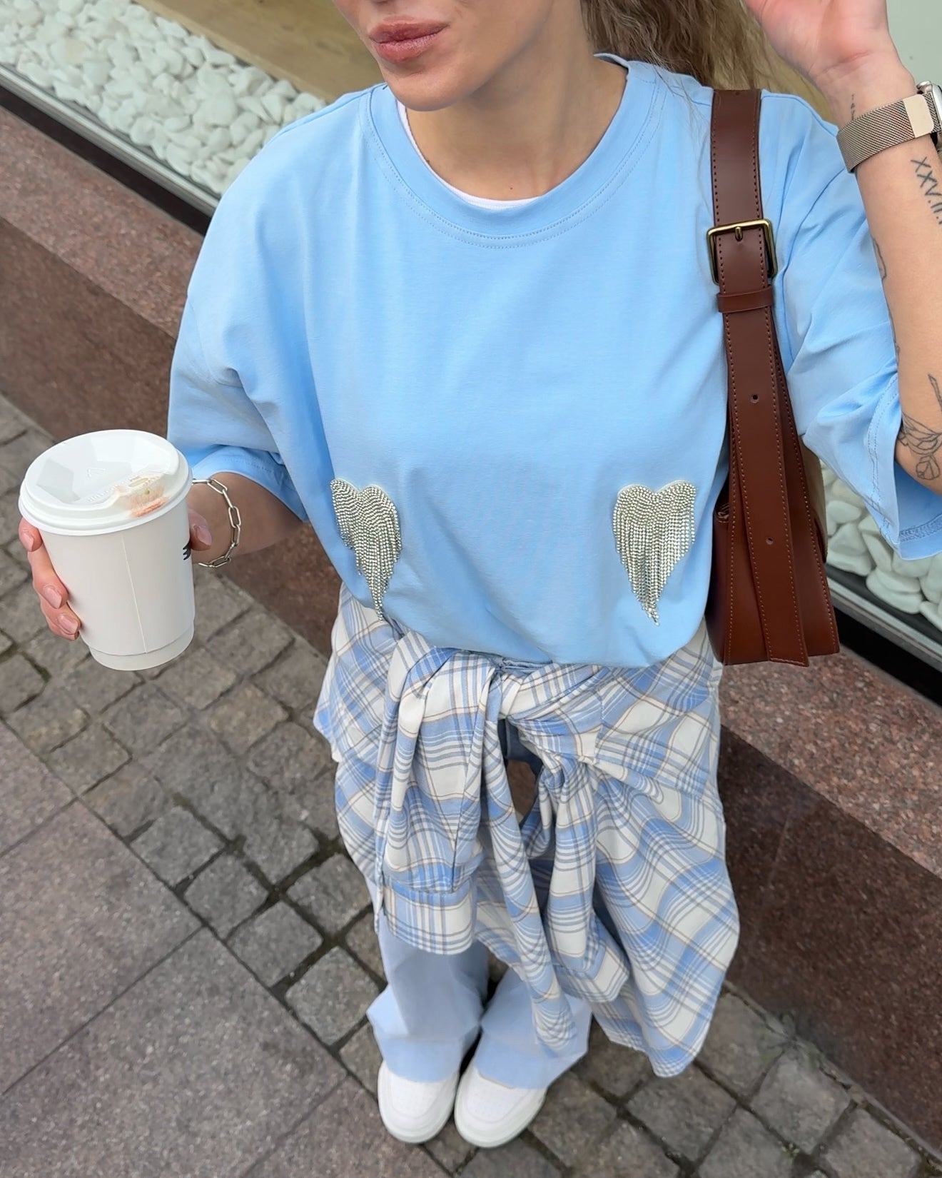 Футболка оверсайз з сердечками з страз