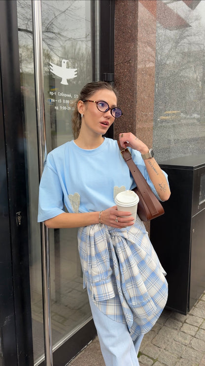 Футболка оверсайз з сердечками з страз