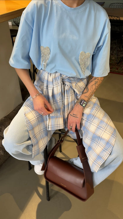 Футболка оверсайз з сердечками з страз