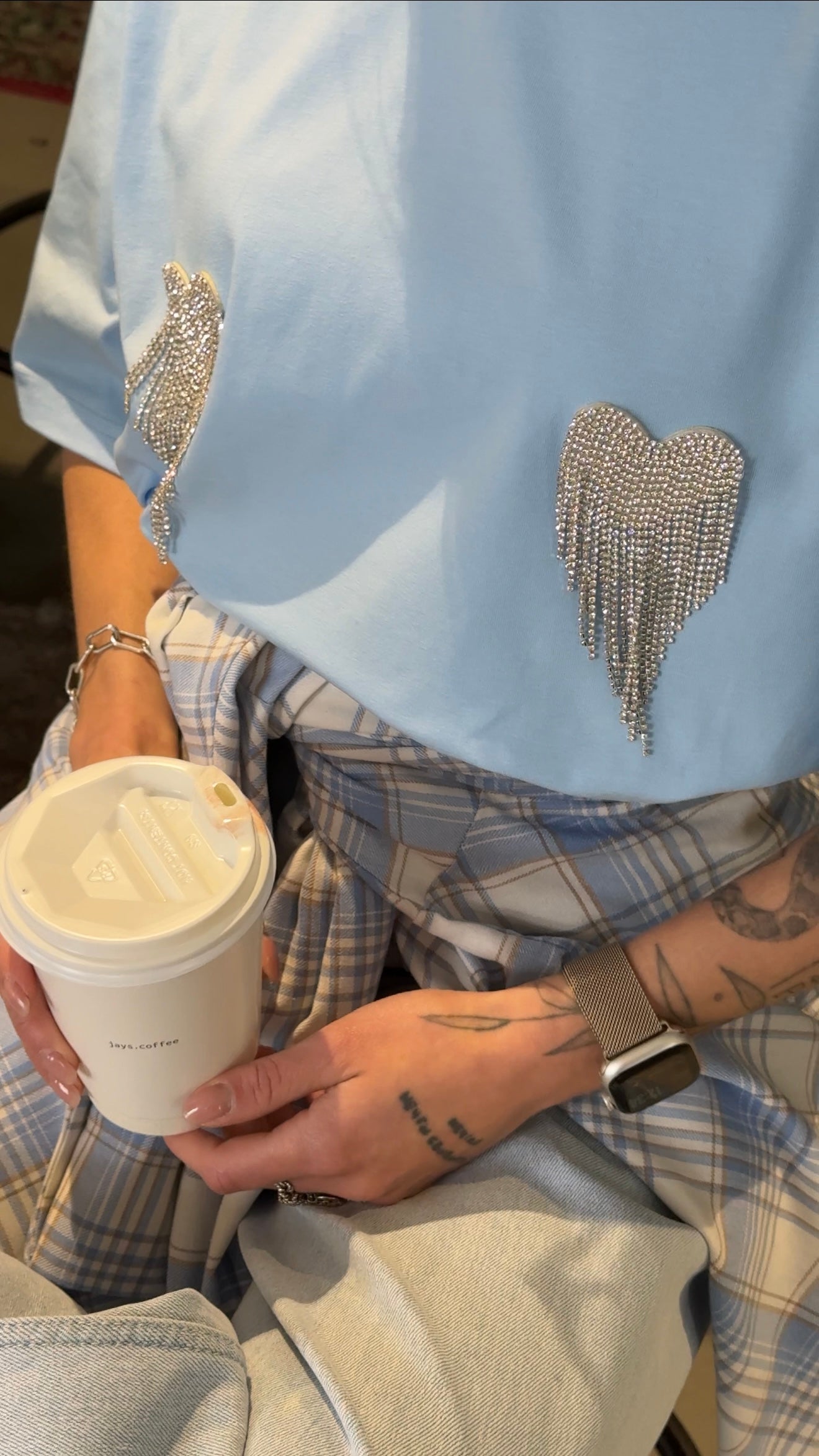 Футболка оверсайз з сердечками з страз