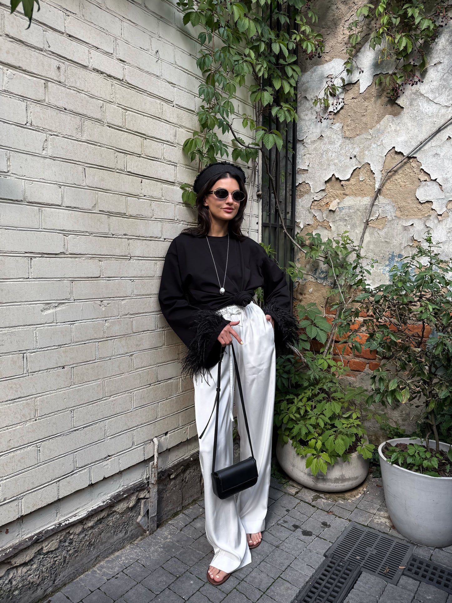 Лонгслів з натуральним страусиним пірʼям