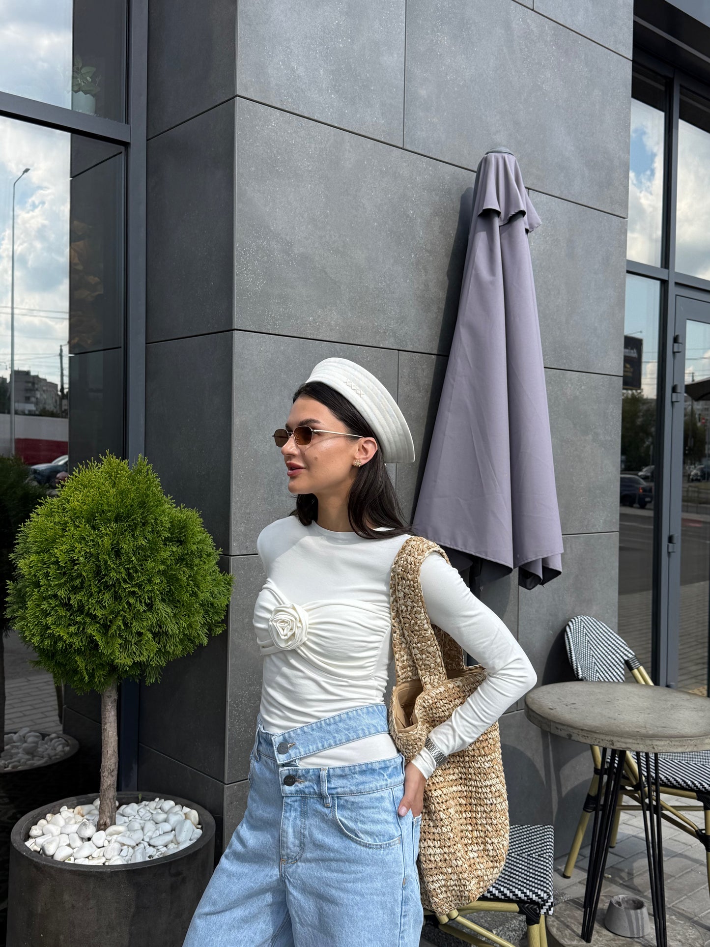 Лонгслів з трояндою на грудях