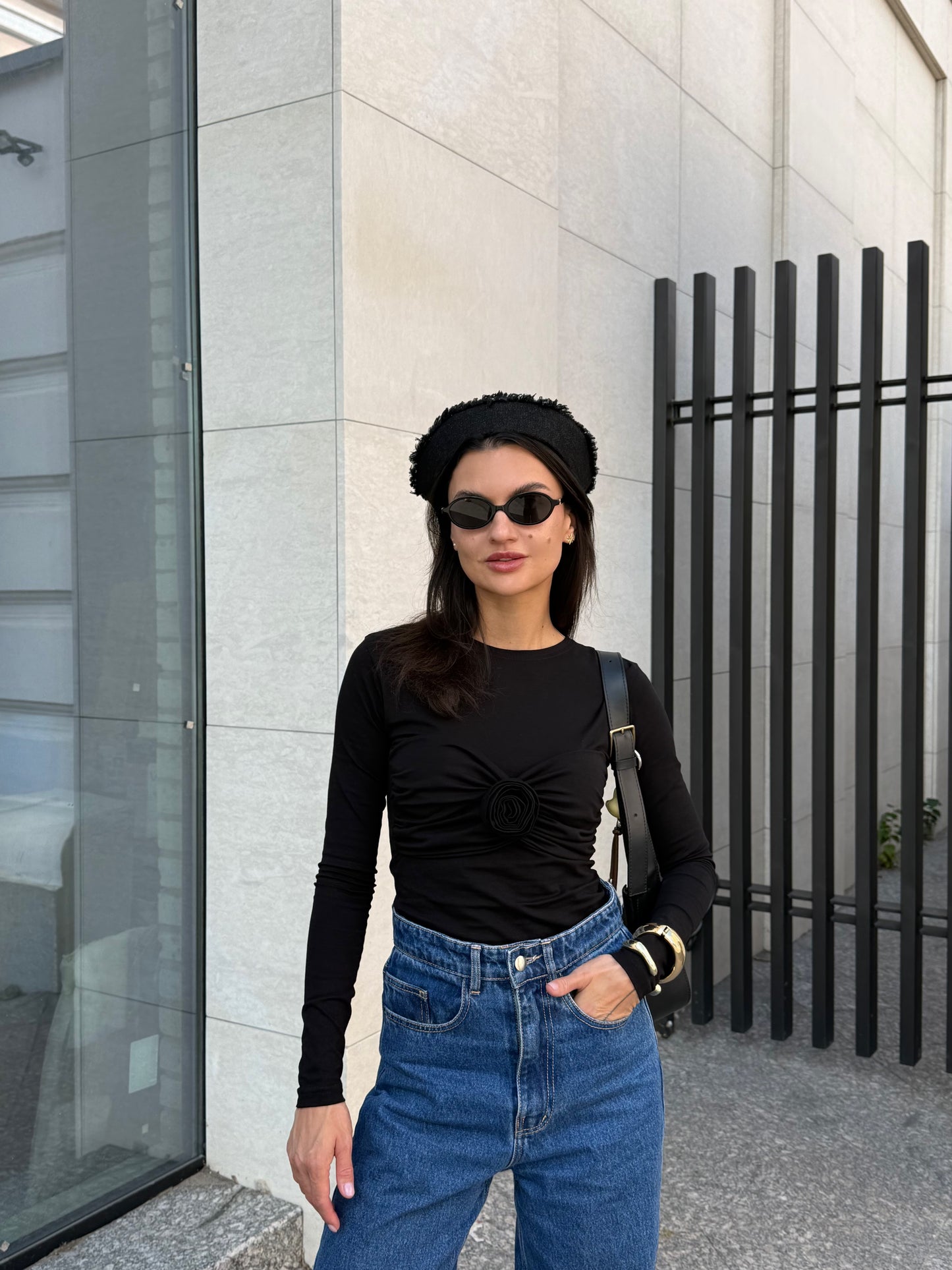 Лонгслів з трояндою на грудях