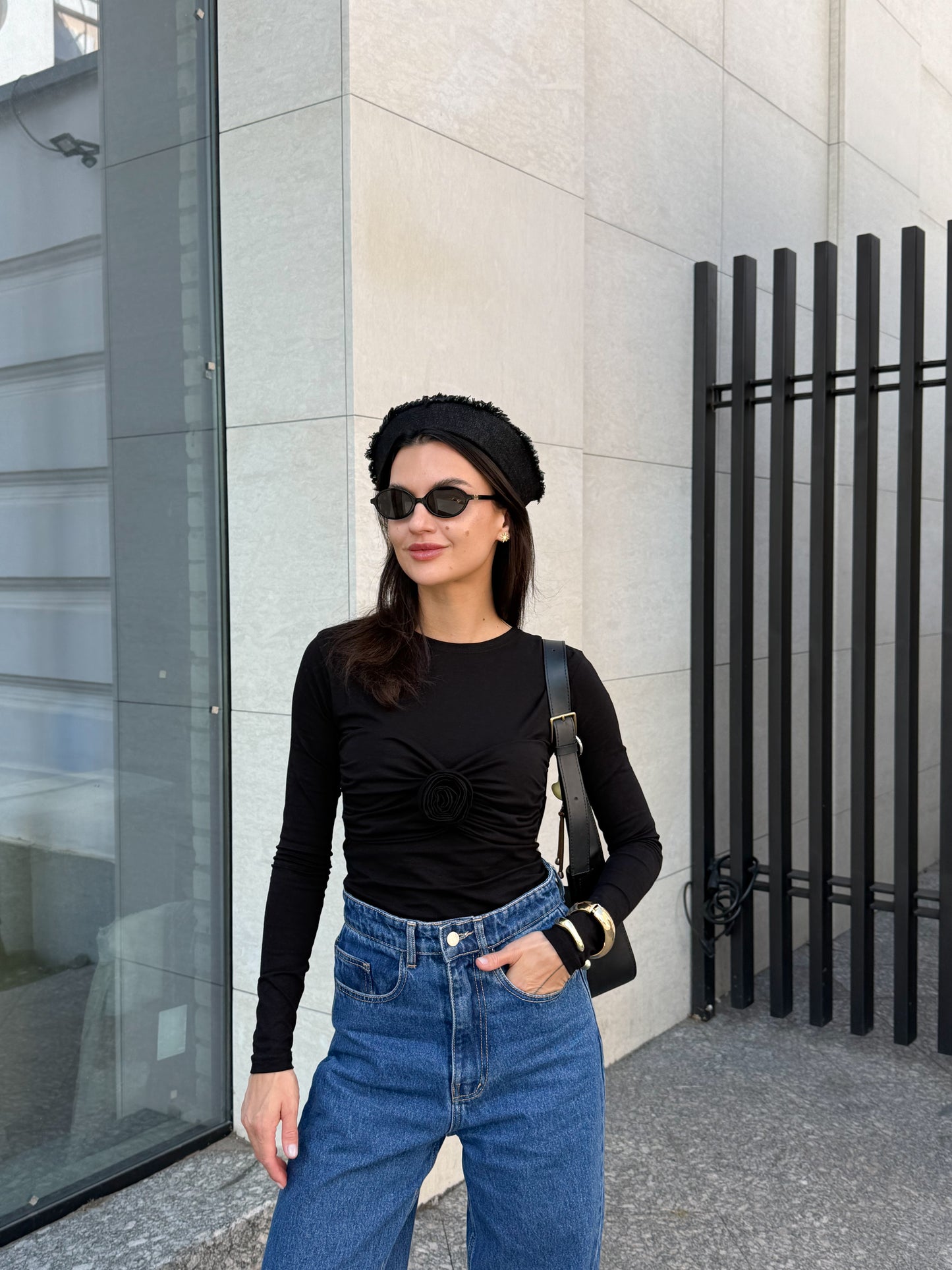 Лонгслів з трояндою на грудях