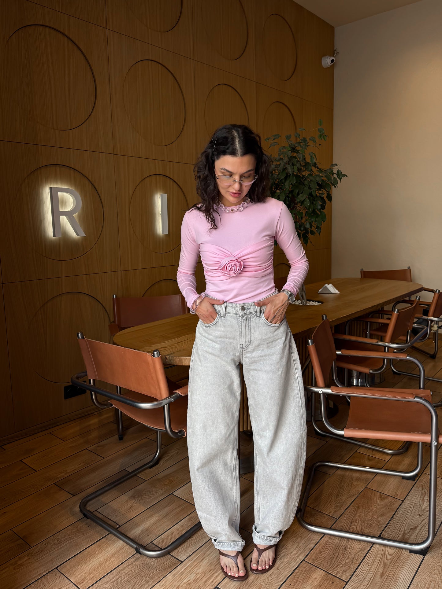 Лонгслів з трояндою на грудях