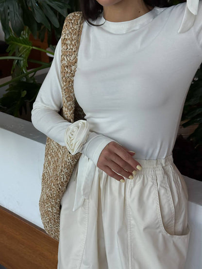 Лонгслів з трояндами на рукавах