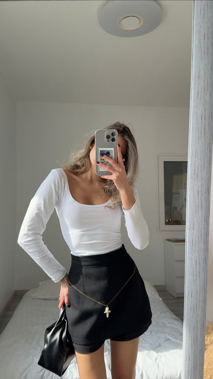 Лонгслів з відкритим декольте