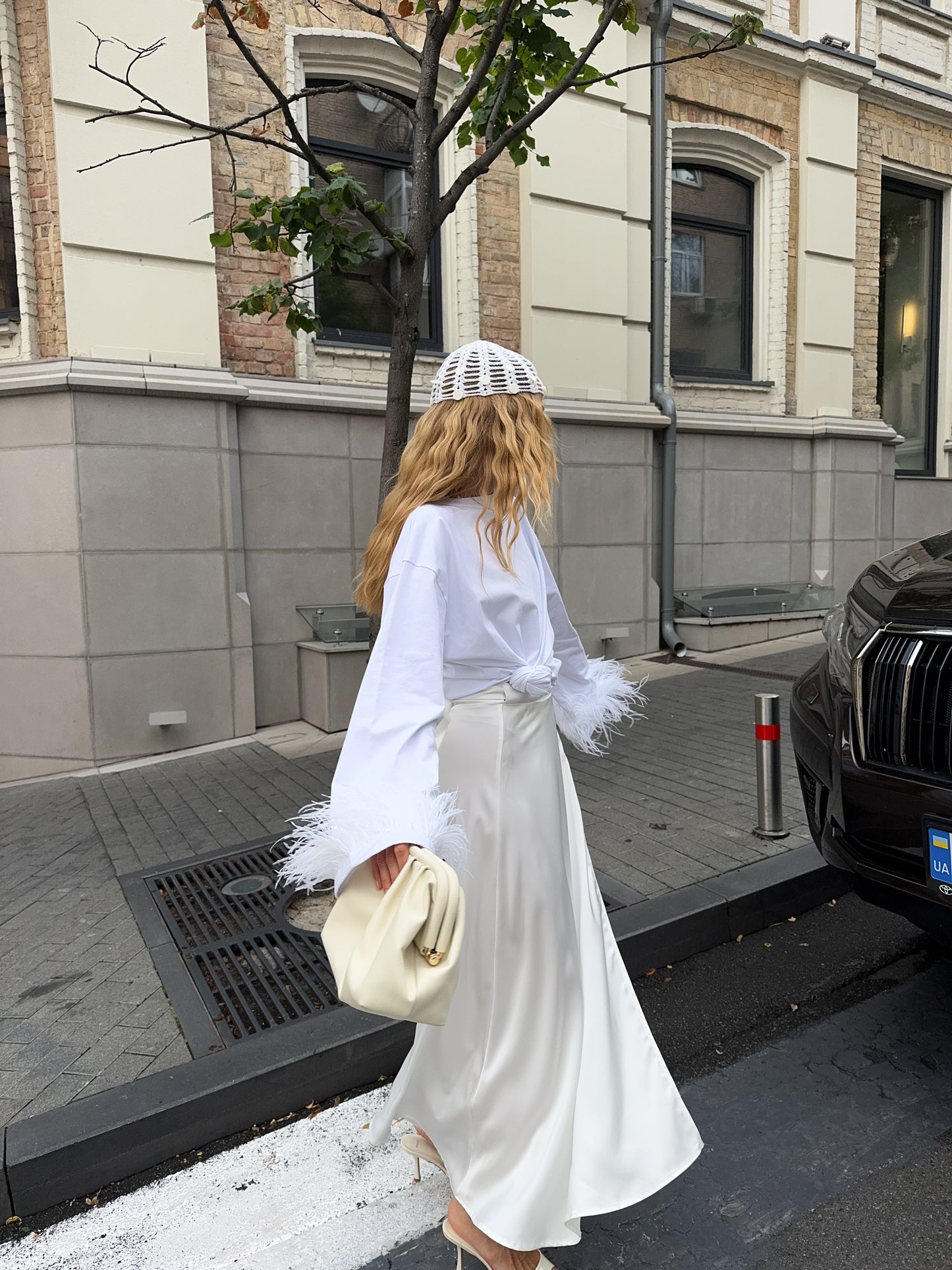 Лонгслів з натуральним страусиним пірʼям