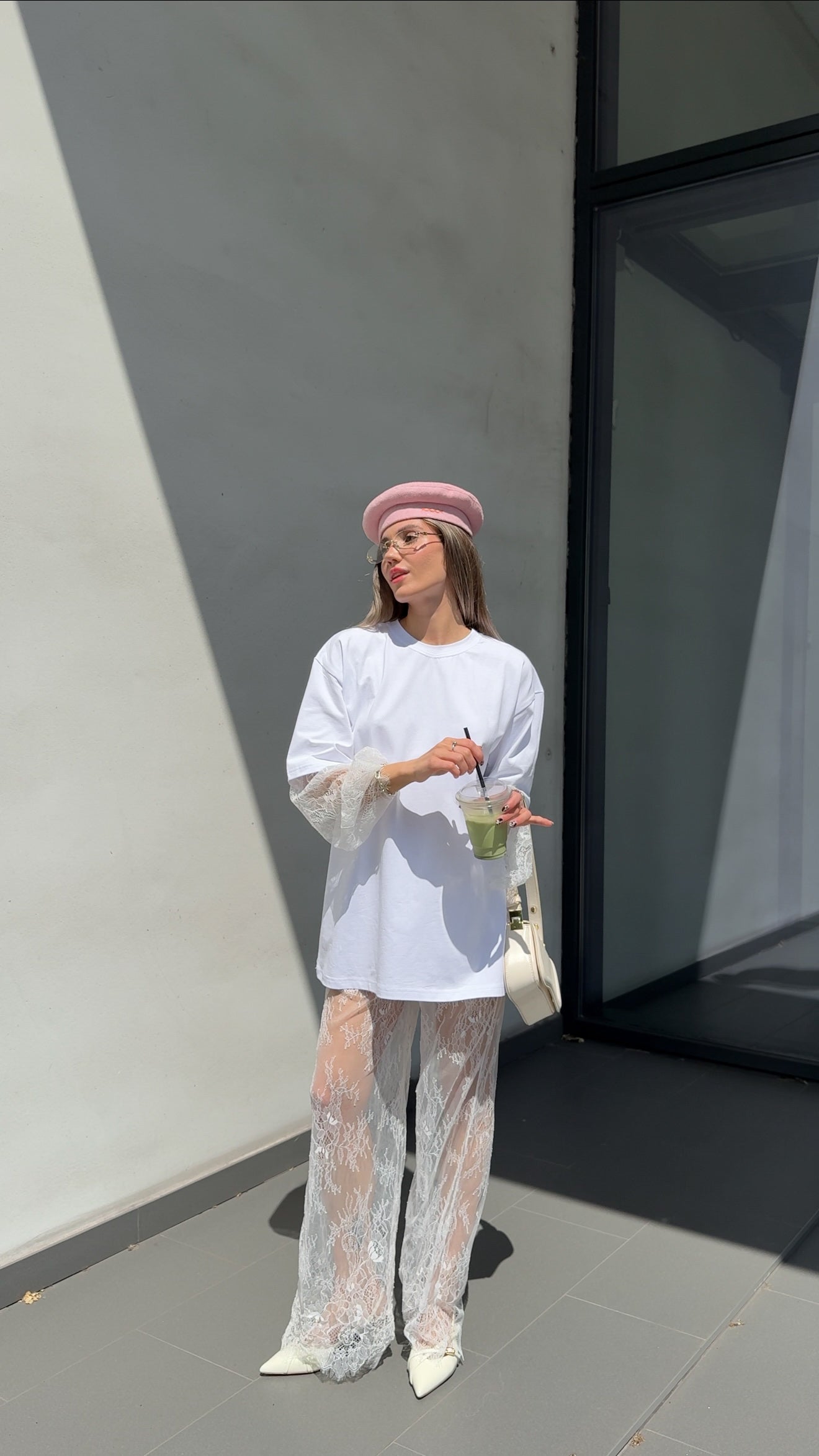 Футболка з мереживними рукавами