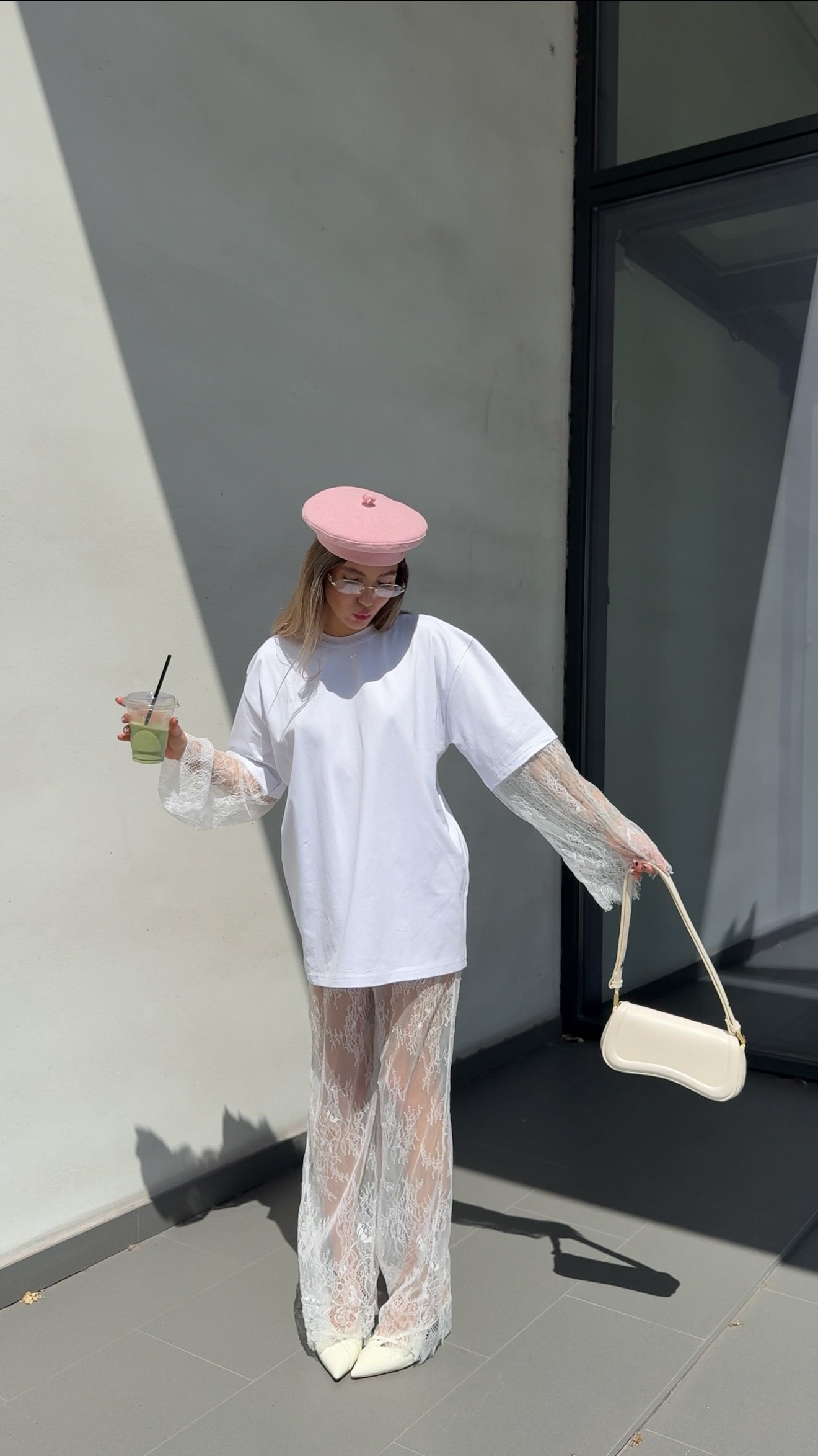 Футболка з мереживними рукавами