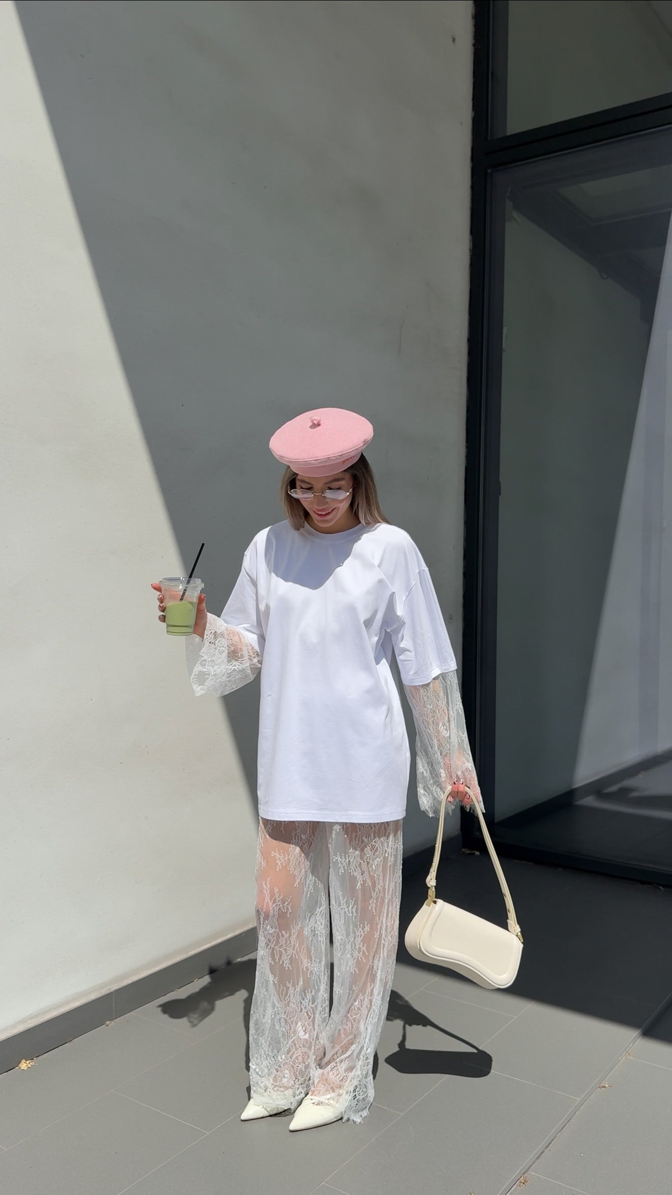 Футболка з мереживними рукавами