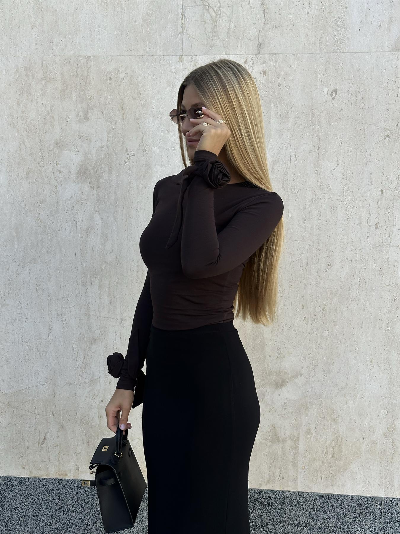 Лонг з трояндами на рукавах шоколад