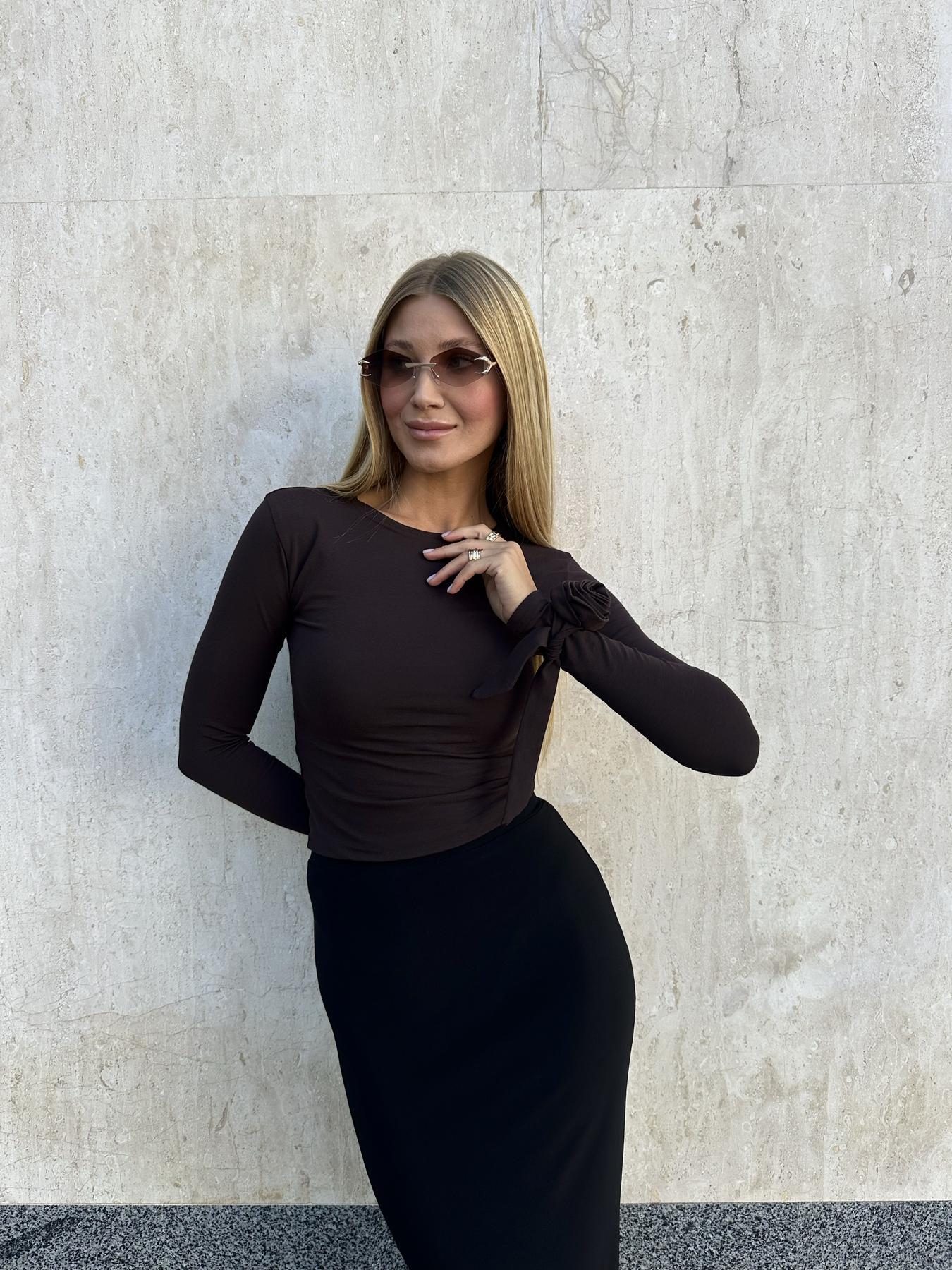 Лонг з трояндами на рукавах шоколад