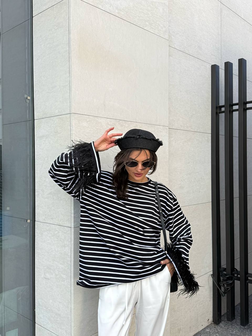 Лонгслів з натуральним страусиним пірʼям